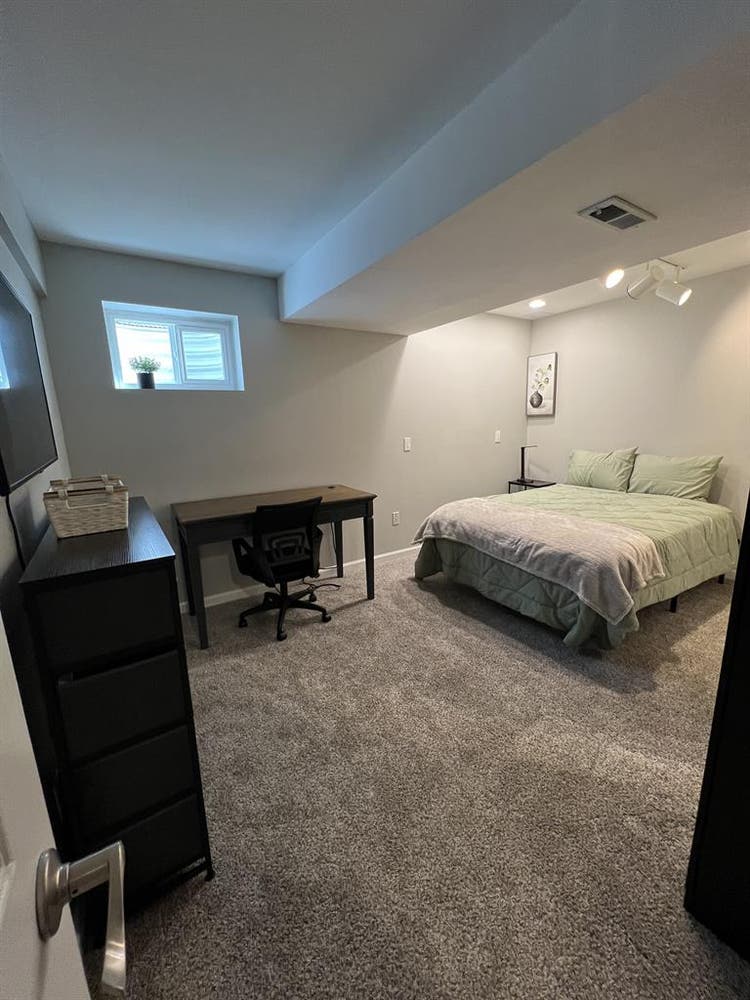 Cozy Private Rooms in Spacious Home