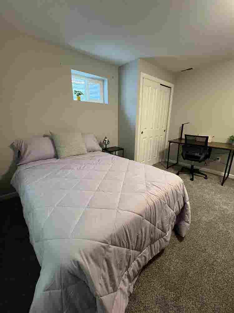 Cozy Room in Spacious safe home