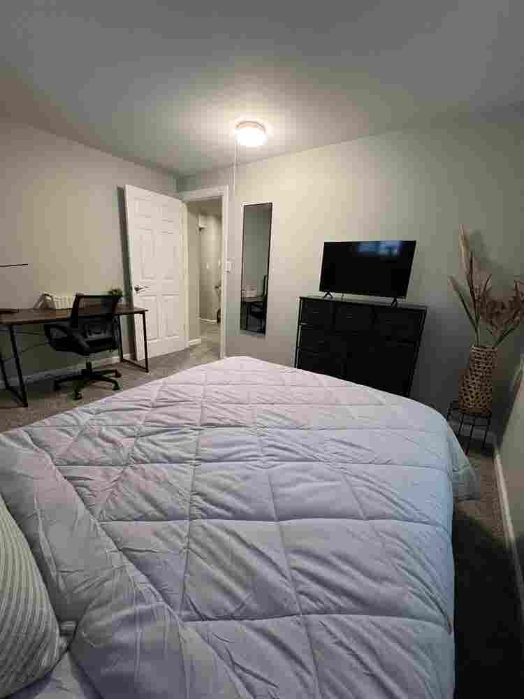 Cozy Room in Spacious safe home