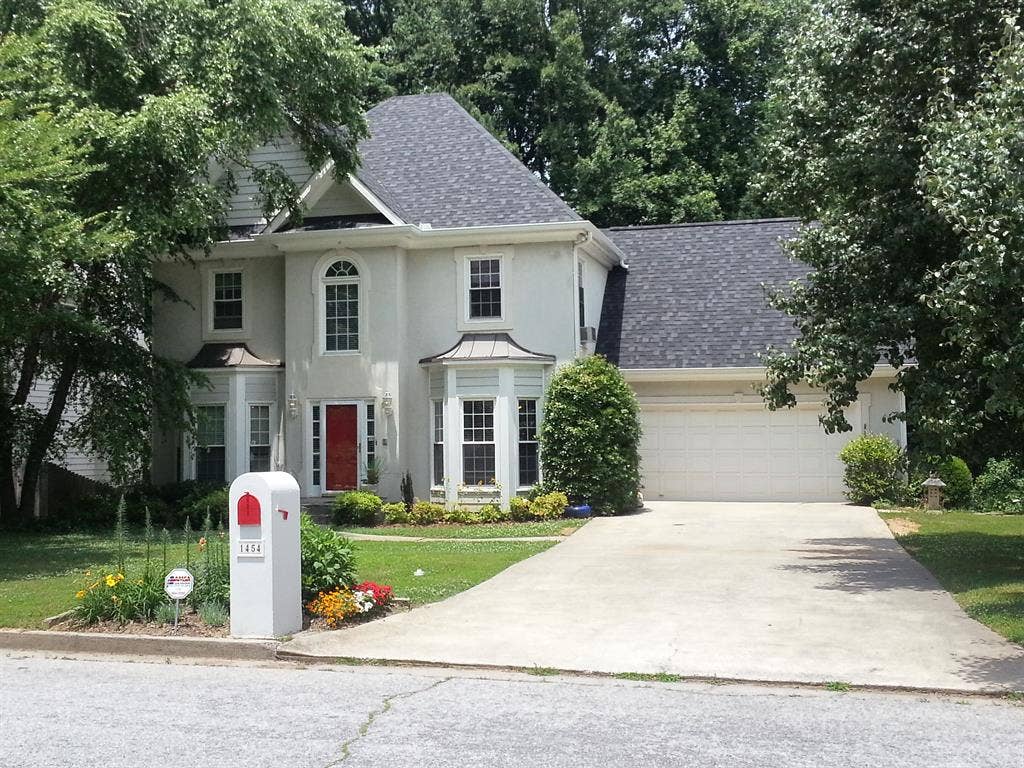 Share lux home near Emory NO PETS