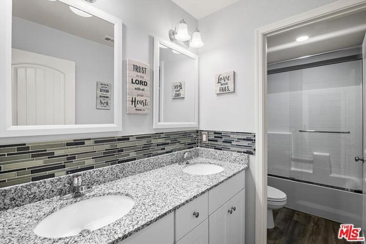 Fully furnished rooms for rent