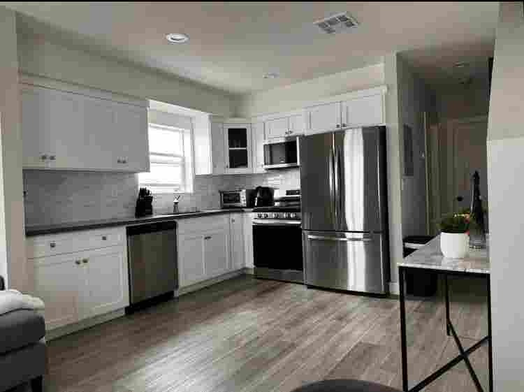Takeover Lease 
in Culver/W Adams!