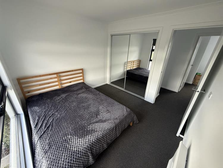 Rent a house Greenvale