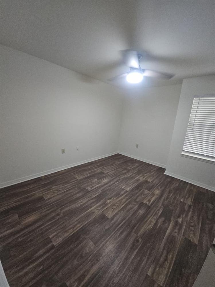 1-bed, bath, walk in closet