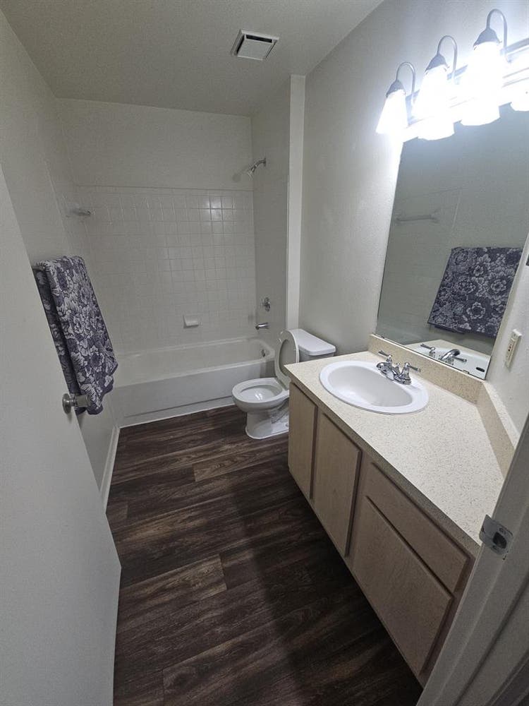 1-bed, bath,  walk in closet