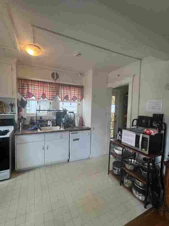  Room available 