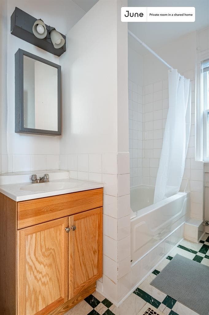 2 BR in Chicago