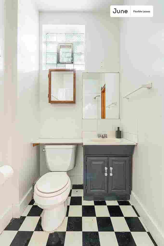 1 BR in Chicago
