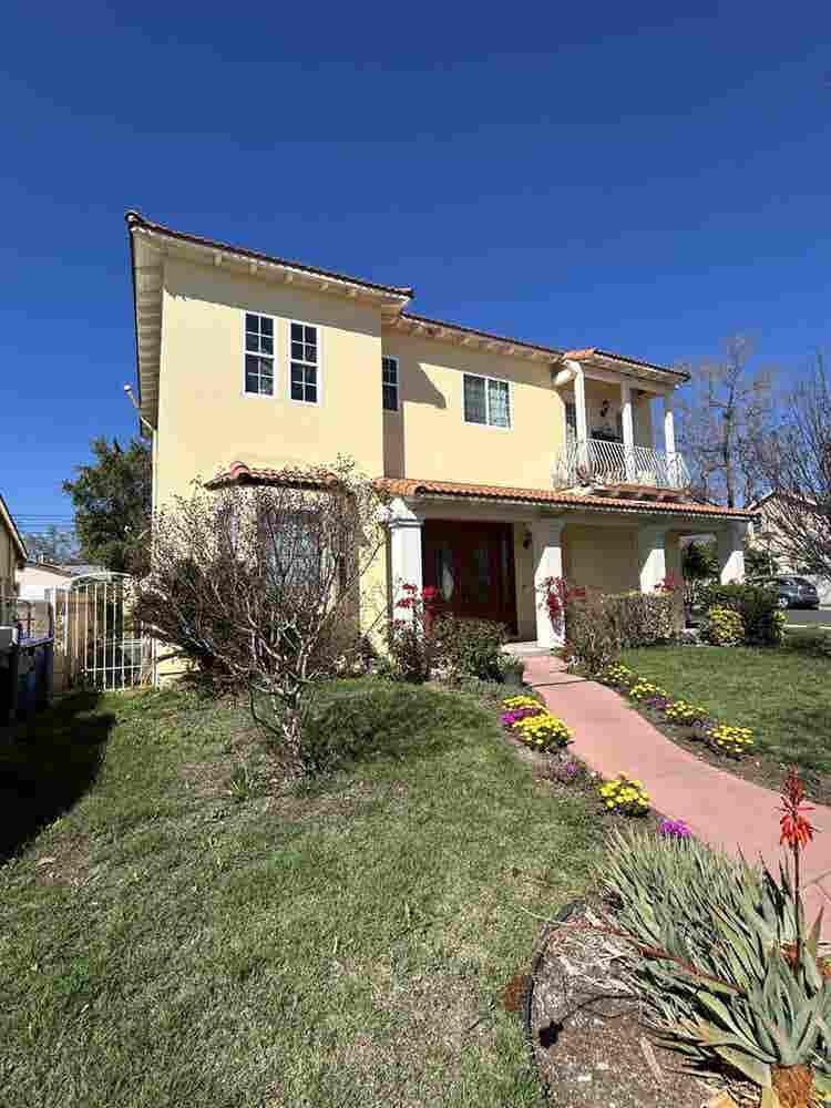 Good size room in Azusa