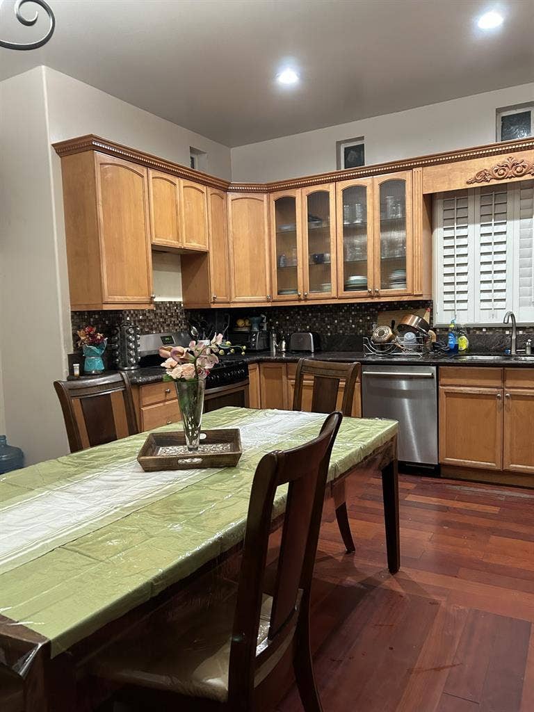 Good size room in Azusa