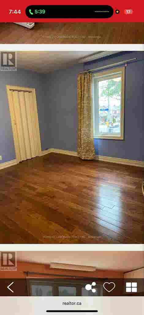 Huge Bright bed room for rent