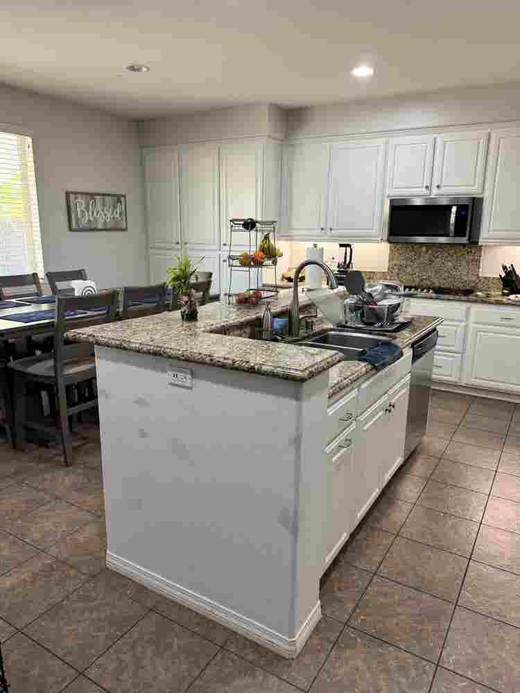 Two unfurnished rooms for rent