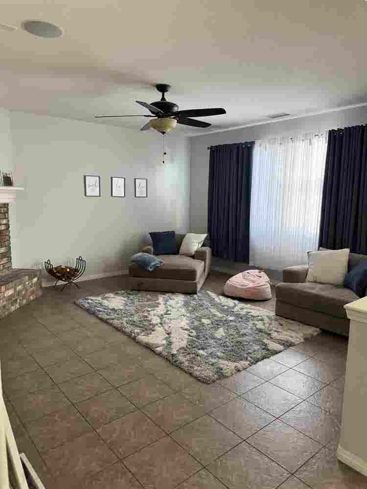 Two unfurnished rooms for rent