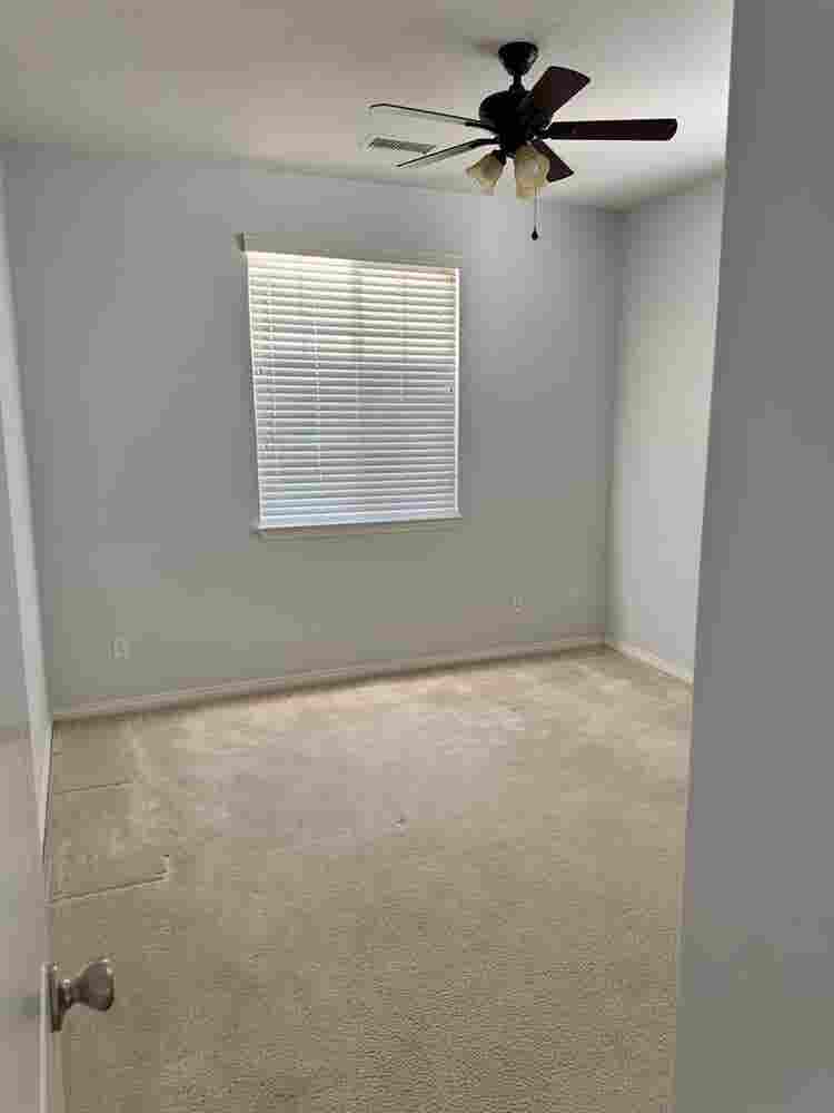 Two unfurnished rooms for rent