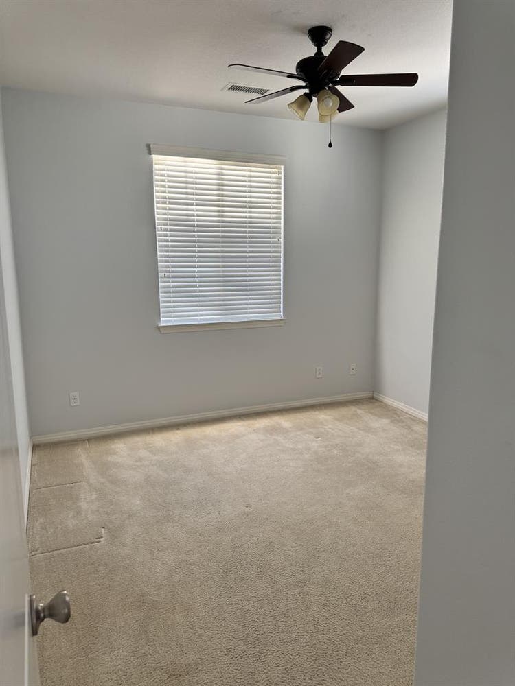 Two unfurnished rooms for rent