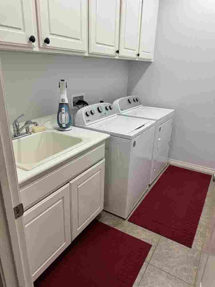 Two unfurnished rooms for rent