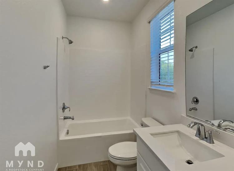 Rooms for rent in house in woodland