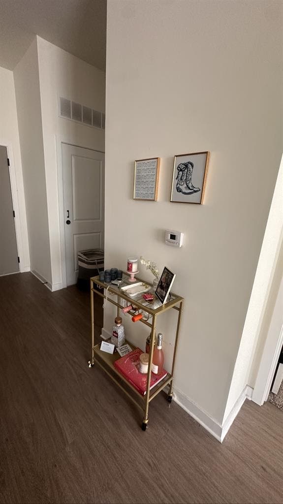ISO Roomate ! 🏡✨