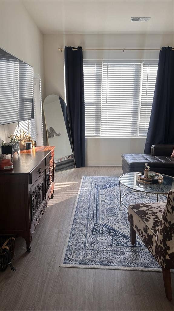 ISO Roomate ! 🏡✨