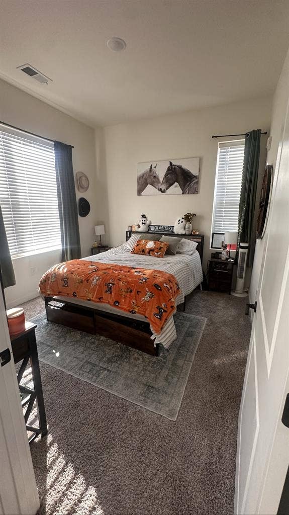 ISO Roomate ! 🏡✨