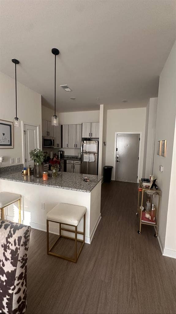 ISO Roomate ! 🏡✨