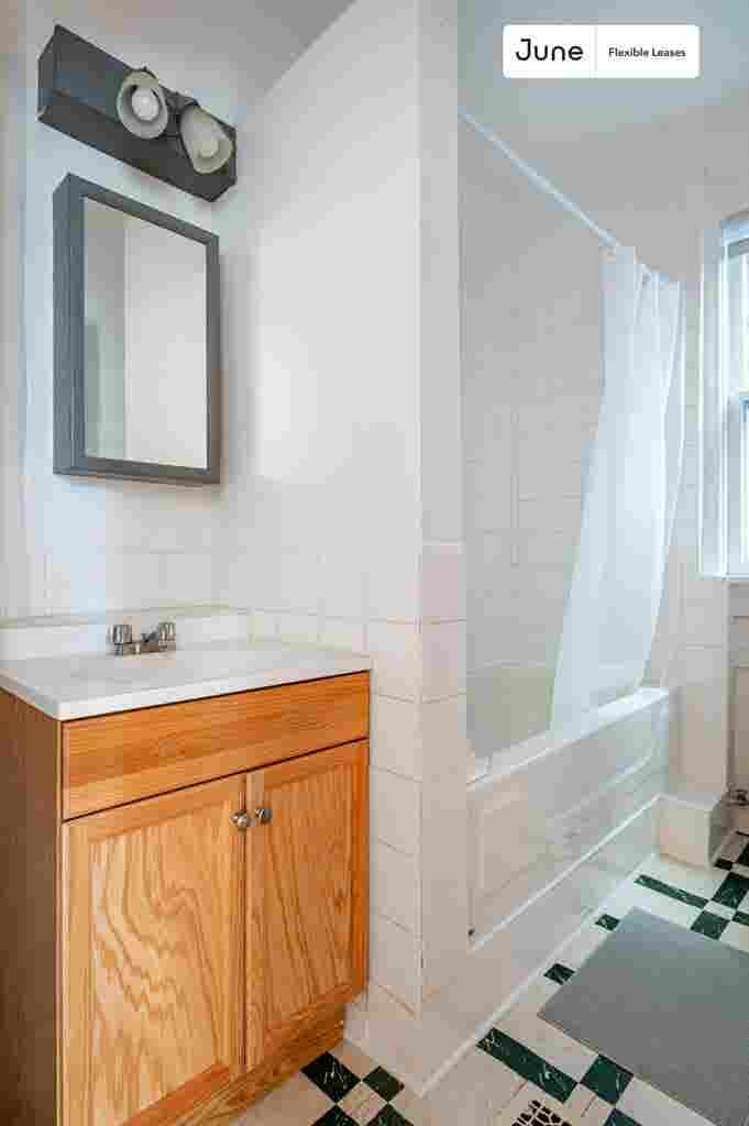 2 BR in Chicago