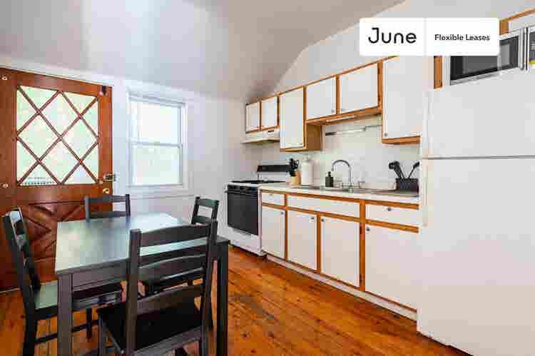 2 BR in Chicago