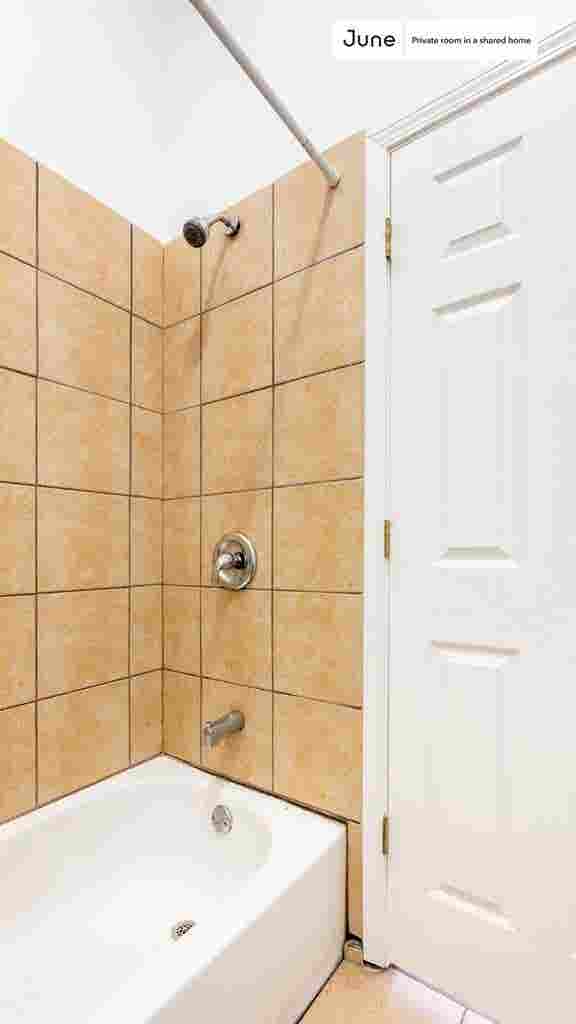 2 BR in Chicago