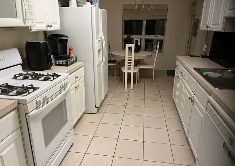 Beautiful Condo with private bath!