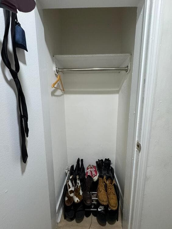 ✨Super Affordable Room in Midtown✨