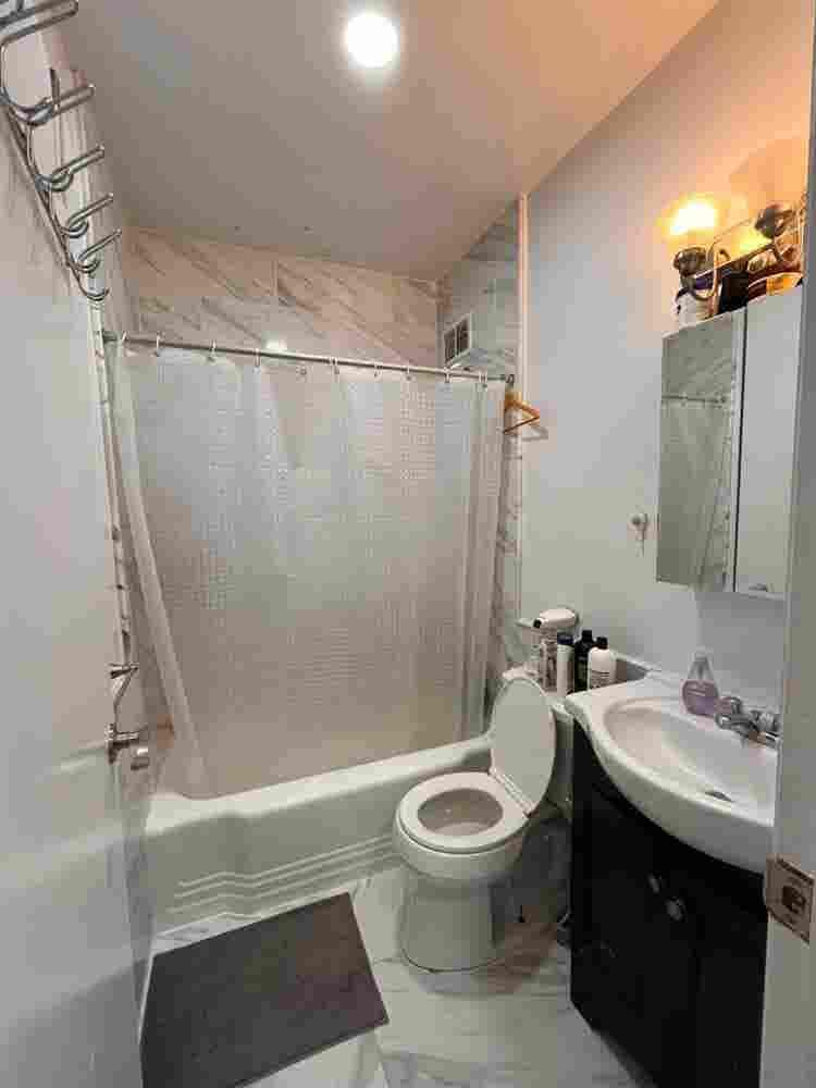 ✨Super Affordable Room in Midtown✨
