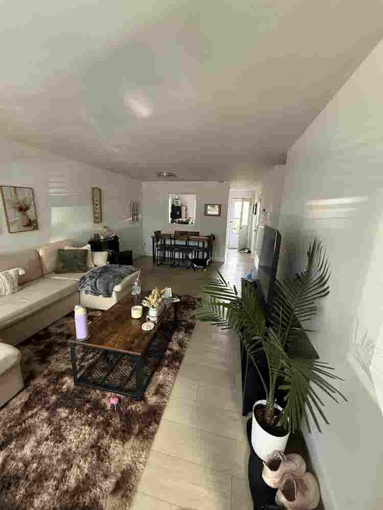 Comfy Townhouse w/ W&D & 2 cats!
