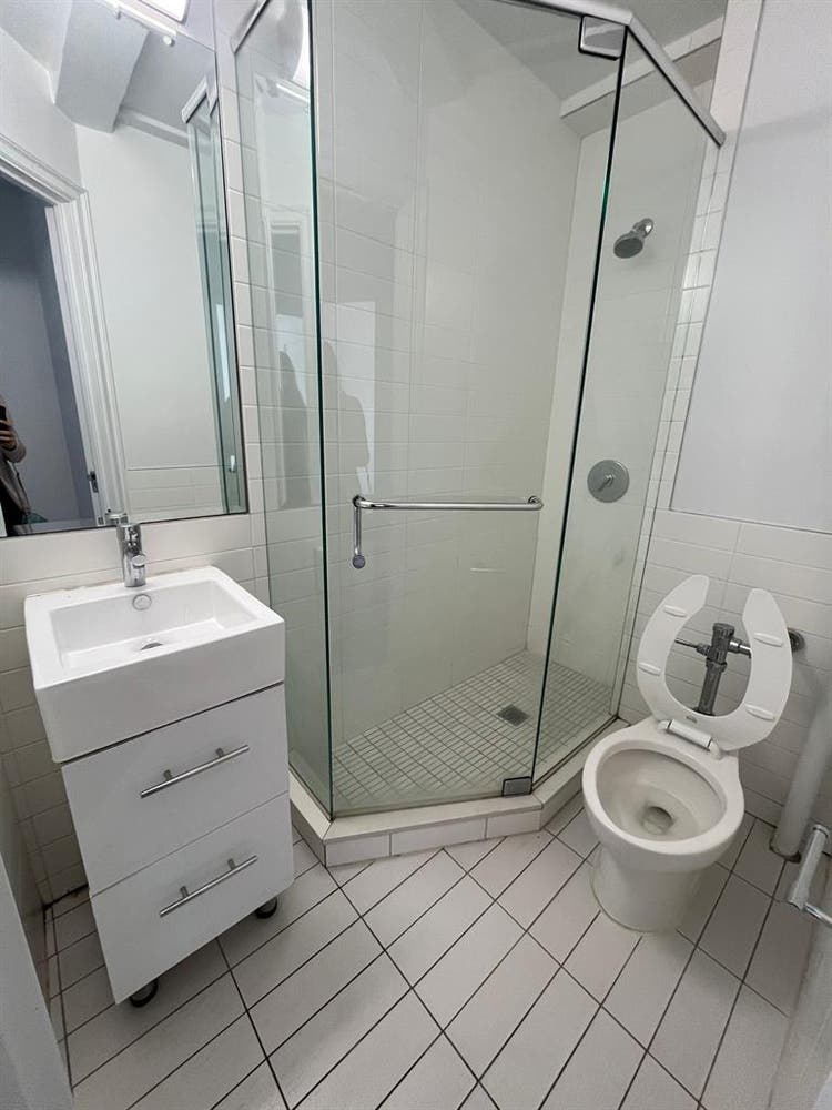 ✨ Modern Comfort in Midtown West ✨