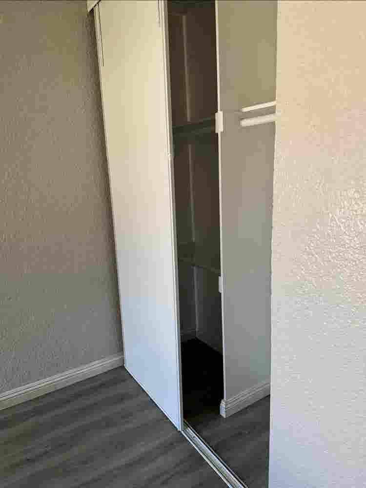 Bedroom for rent in apartment.