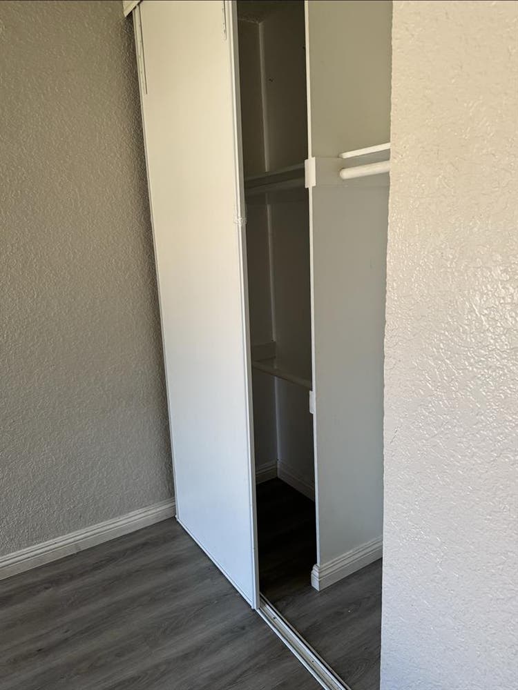 Bedroom for rent in apartment.