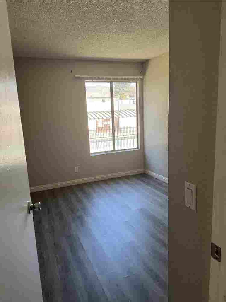 Bedroom for rent in apartment.
