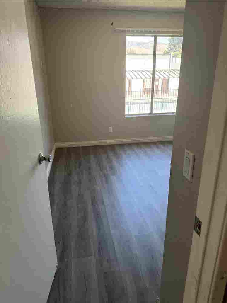 Bedroom for rent in apartment.