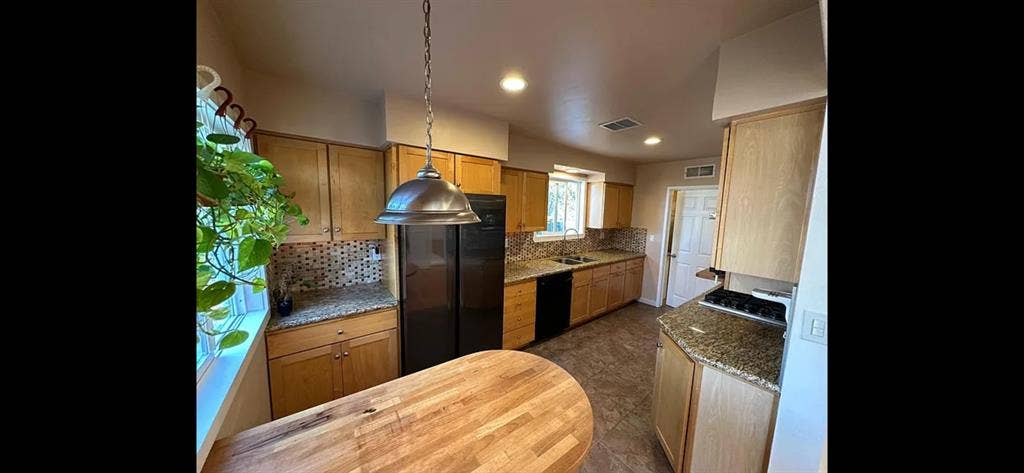 Room for Rent near CSUN & freeways