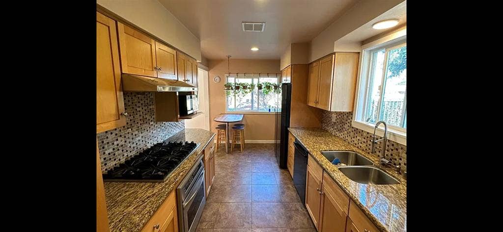 Room for Rent near CSUN & freeways