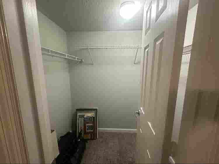 Looking for Roommate