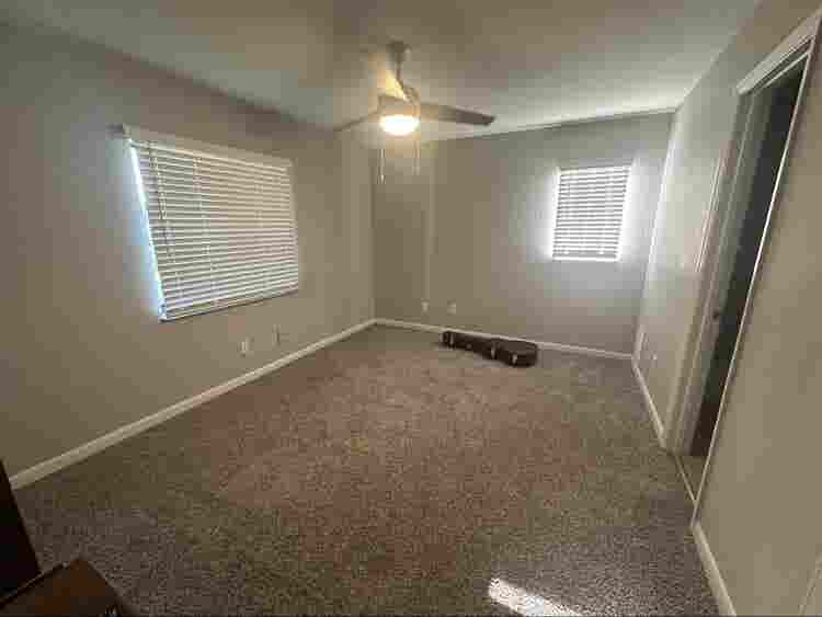 Looking for Roommate