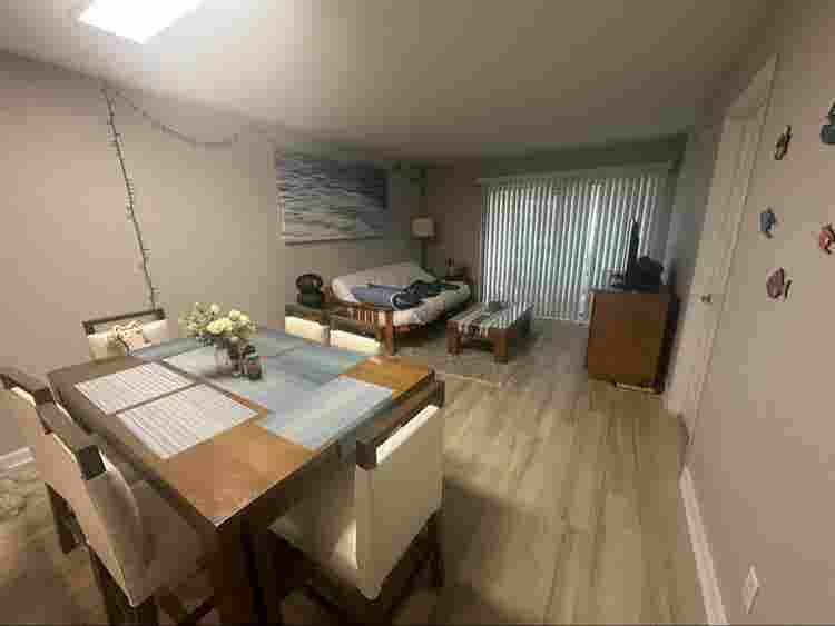 Looking for Roommate