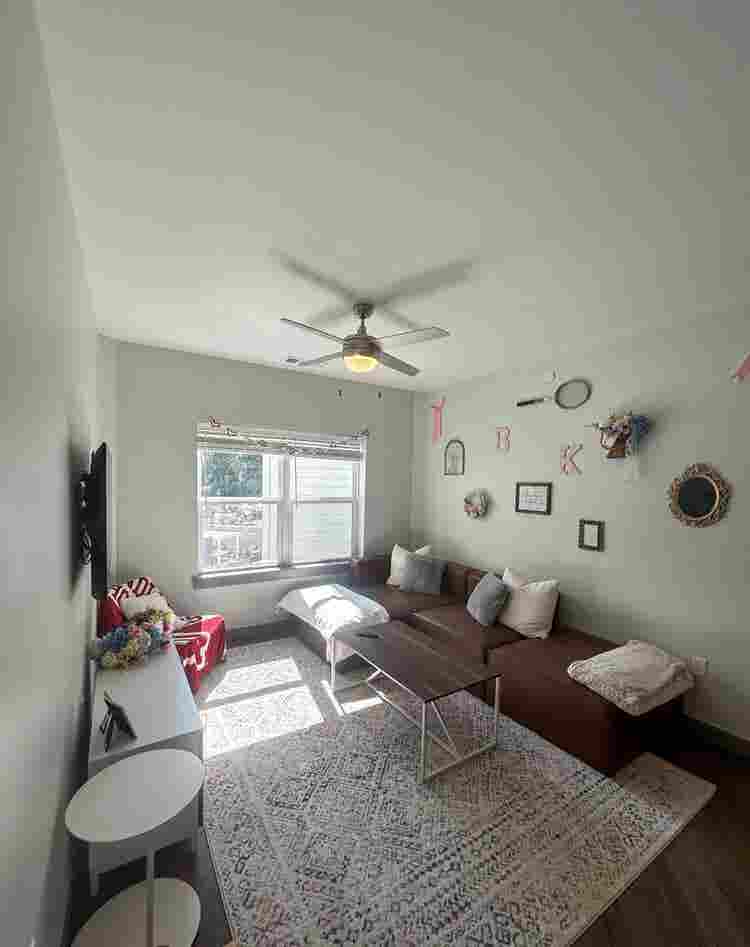 Looking for female to relet my room