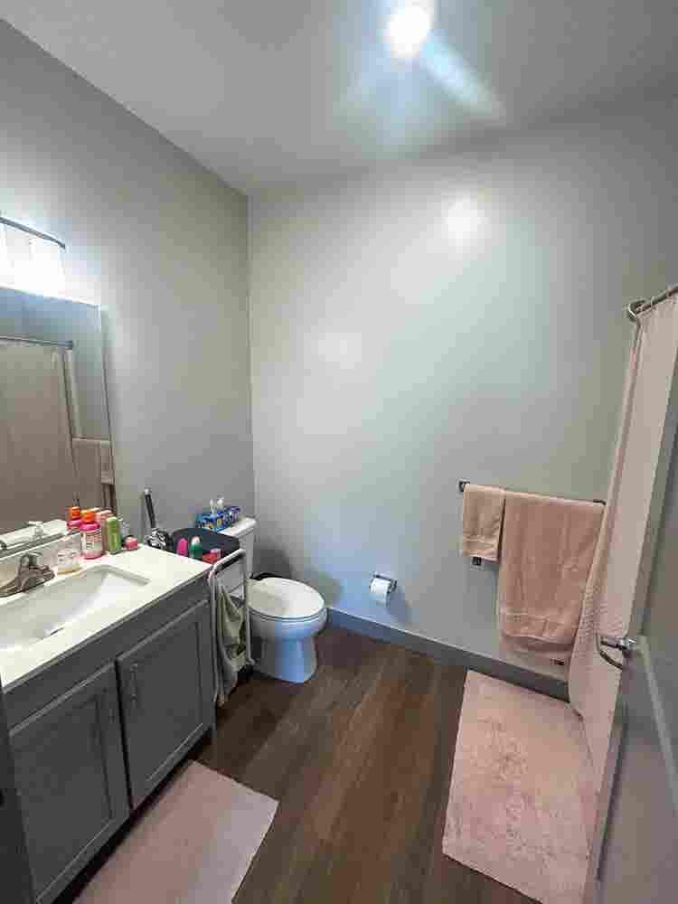 Looking for female to relet my room