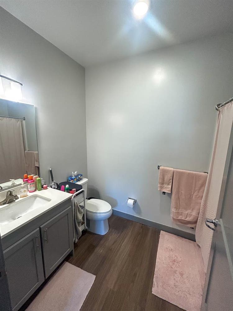 Looking for female to relet my room