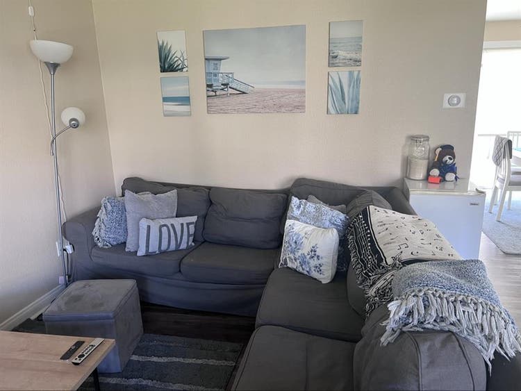 LOOKING FOR FEMALE ROOMMATE