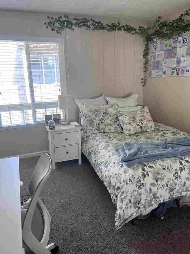 LOOKING FOR FEMALE ROOMMATE