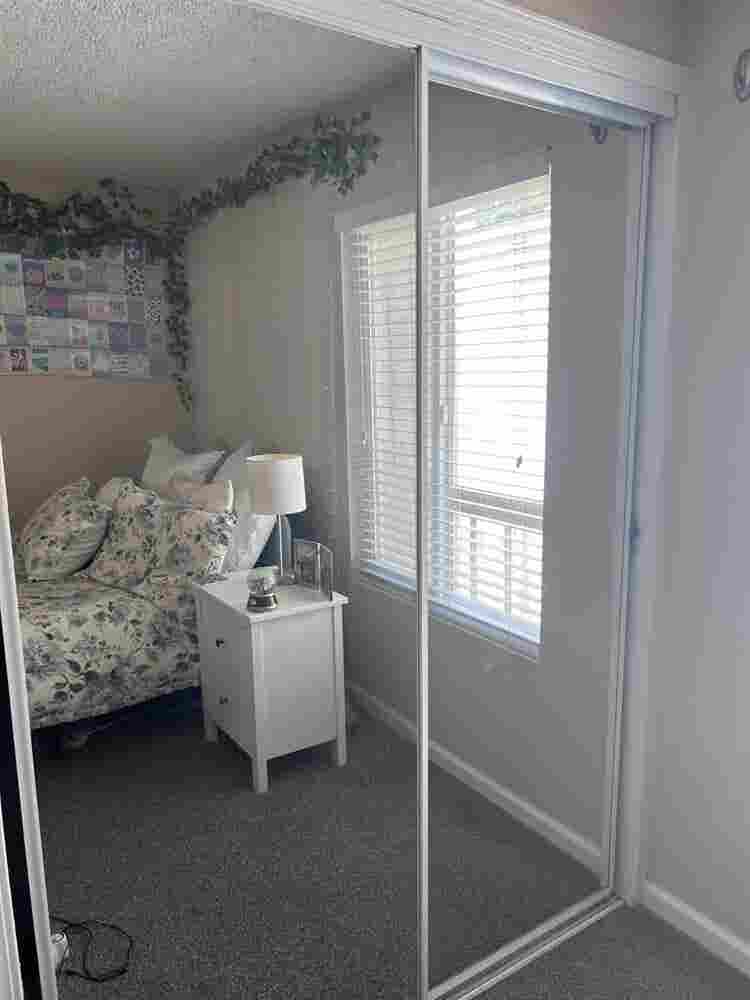 LOOKING FOR FEMALE ROOMMATE