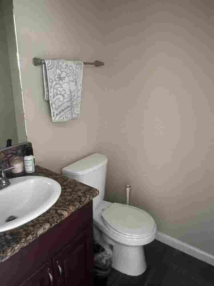 LOOKING FOR FEMALE ROOMMATE