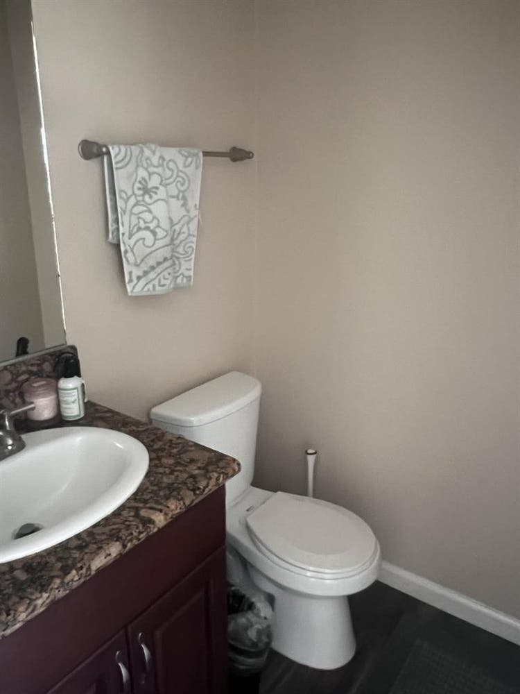 LOOKING FOR FEMALE ROOMMATE